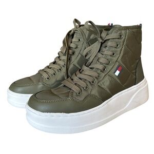 TOMMY HILFIGER Gemmy 2 Hi Top Sneaker Size 9.5 NEW